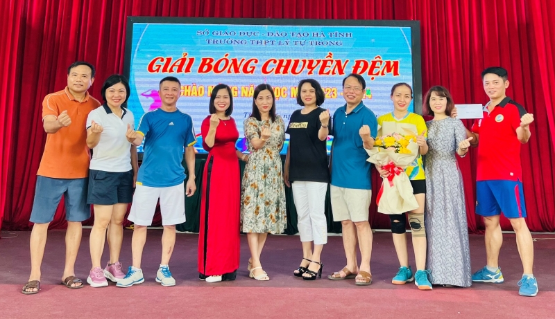 Công đoàn Trường THPT Lý Tự Trọng tổ chức thành công giải bóng chuyền đệm trong cán bộ, giáo viên, nhân viên